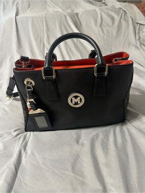 METROCITY SAFFIANO BLACK LEATHER BAG W/STRAP